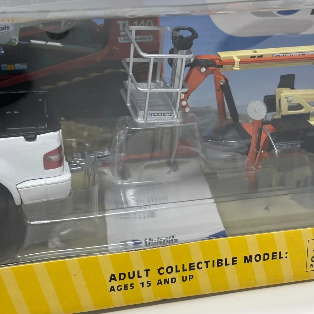 United Rentals Collector Series V Ford F150‎ Pickup & JLG TOW-PRO T350 Boom Lift